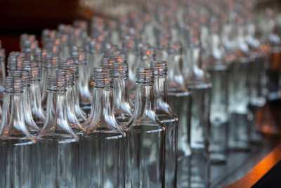 Why are glass bottles a better choice than plastic? Why are glass bottles a better choice than plastic?