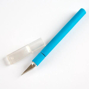 Oakwood - Soft Grip Craft Knife (AC2008)

This Oakwood Craft Knife has an ergonomic soft grip handle and is a precision knife perfect for any craft application.  Comfortable to use and accurate.  Please be aware that the blade is extremely sharp.