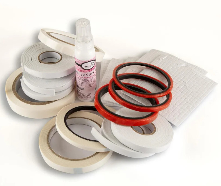 Dawn Bibby Adhesive Bundle - DB4034

A mix of glue, tapes, foam tape, foam pads

 