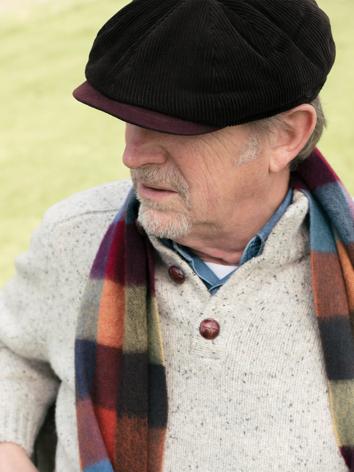 Lord Trousers' Look - Cord Baker Boy Cap & Checked Colourful Wool Scarf