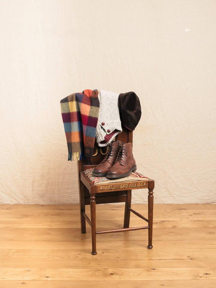Lord Trousers' Look - Products on Chair