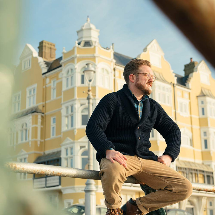 Signature Look  Maxwell Alderton Max on Rail