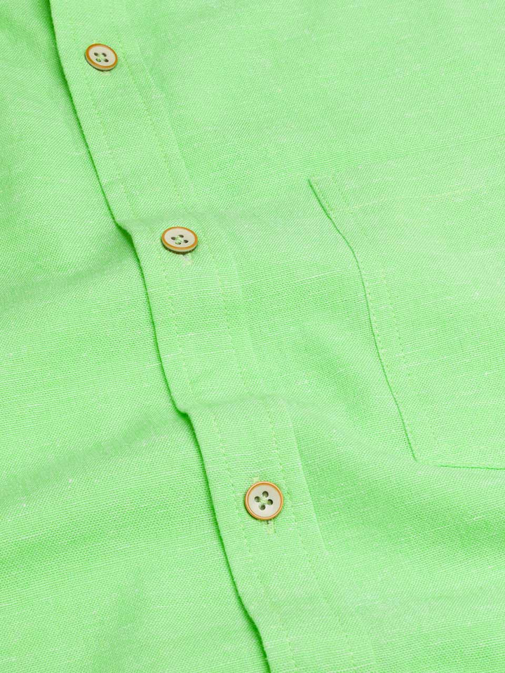 Men's Green Short Sleeve Linen and Cotton Shirt Close-up