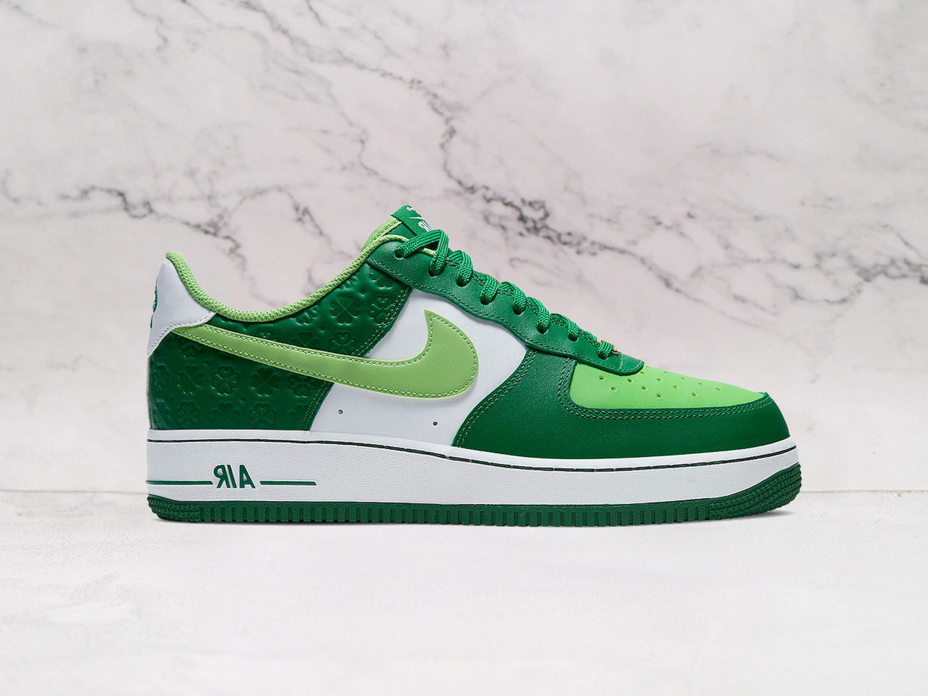 Nike Air Force 1 Shamrock St. Patrick's Day – White Leather Sneaker with Green Shamrock Graphics and Gold Dubraes