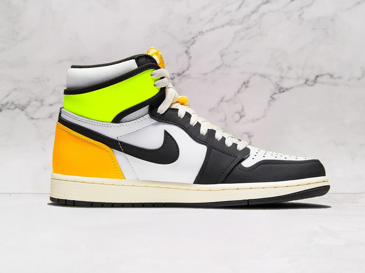Air Jordan 1 High OG 'Black Volt' – Classic Design with Vibrant Accents