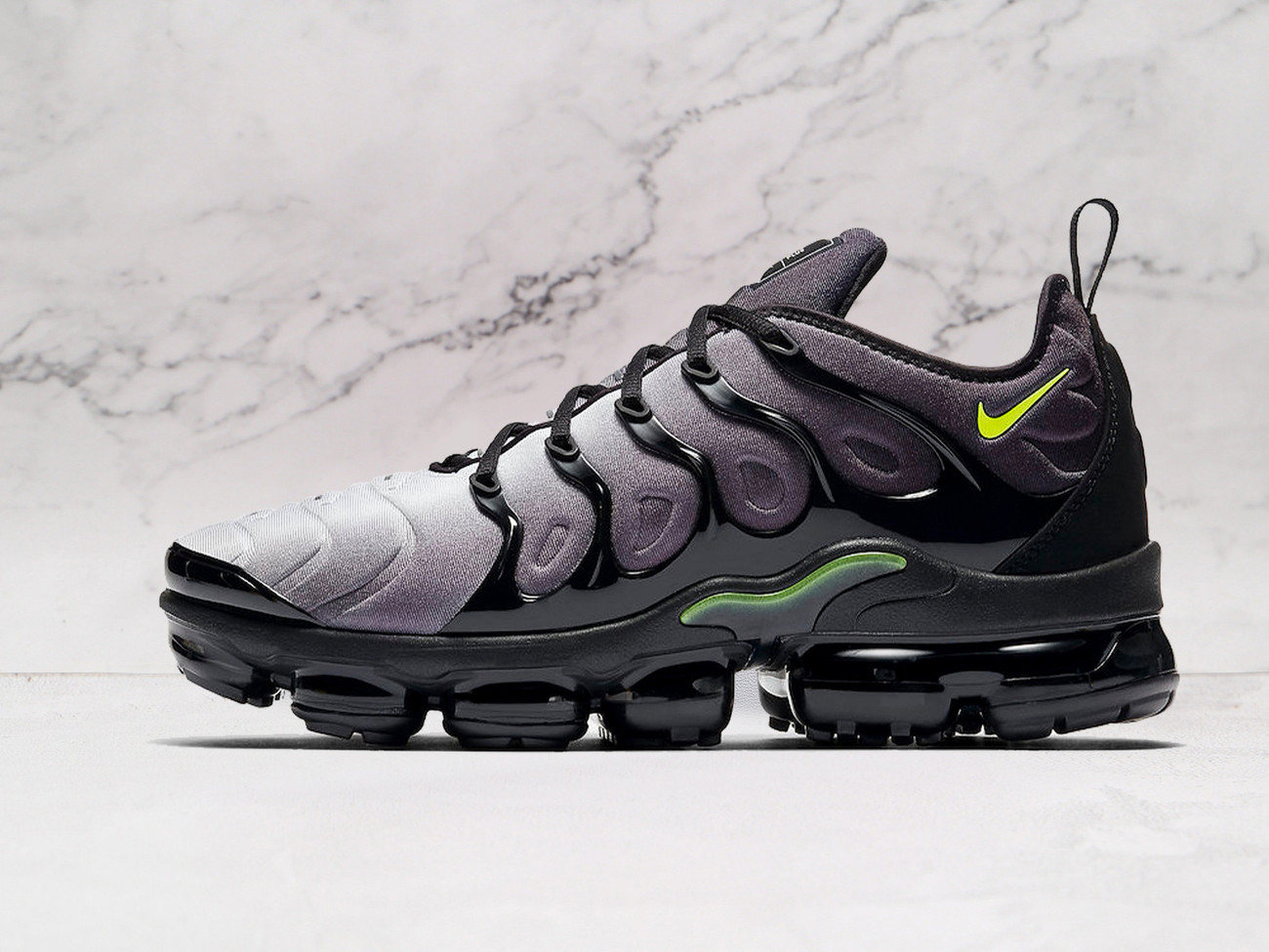 Nike Air VaporMax Plus Black Volt – High-Contrast Sneaker