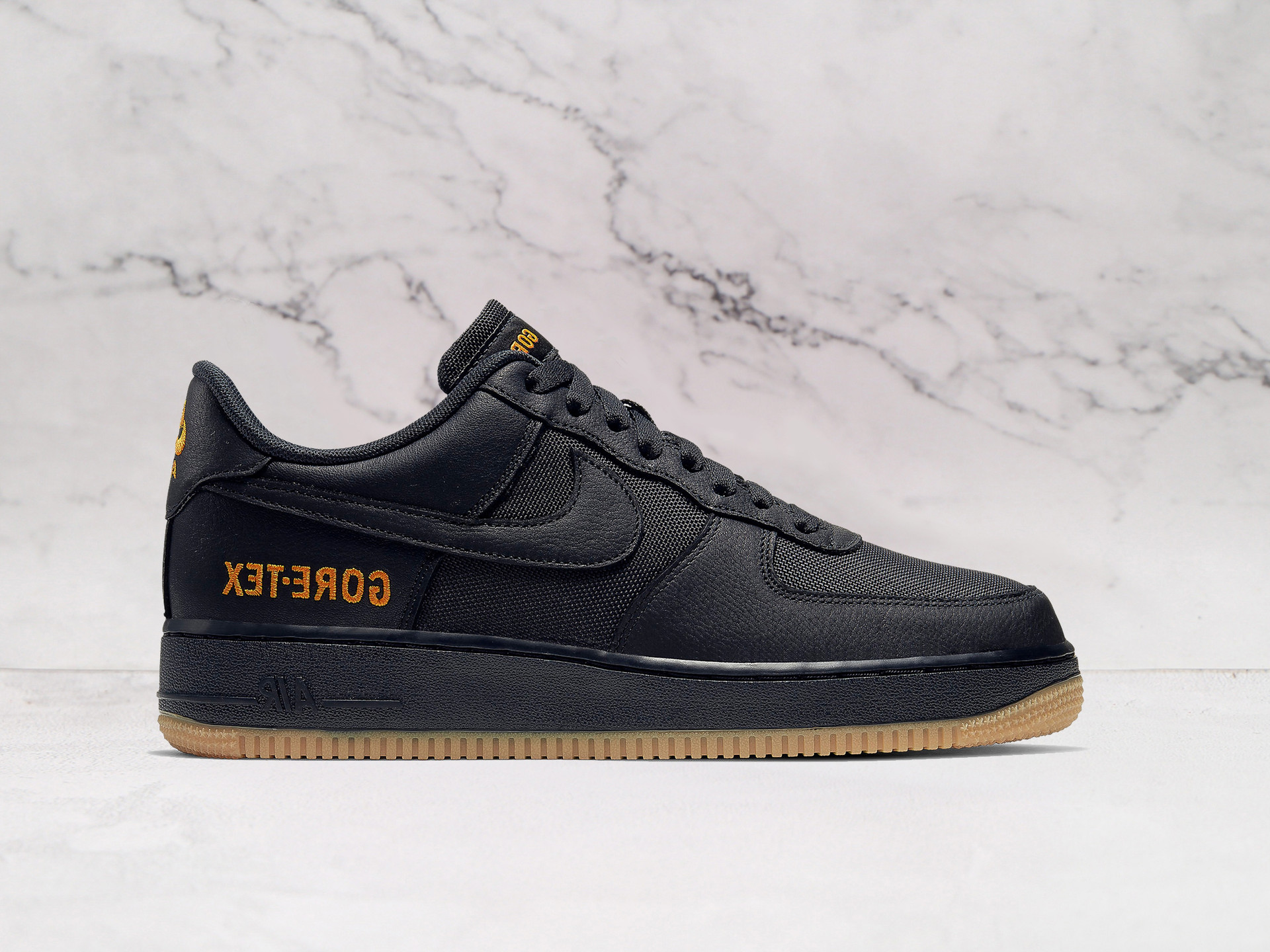 Air Force 1 Low Gore-Tex Black Light Carbon – Waterproof Upper and Classic Design