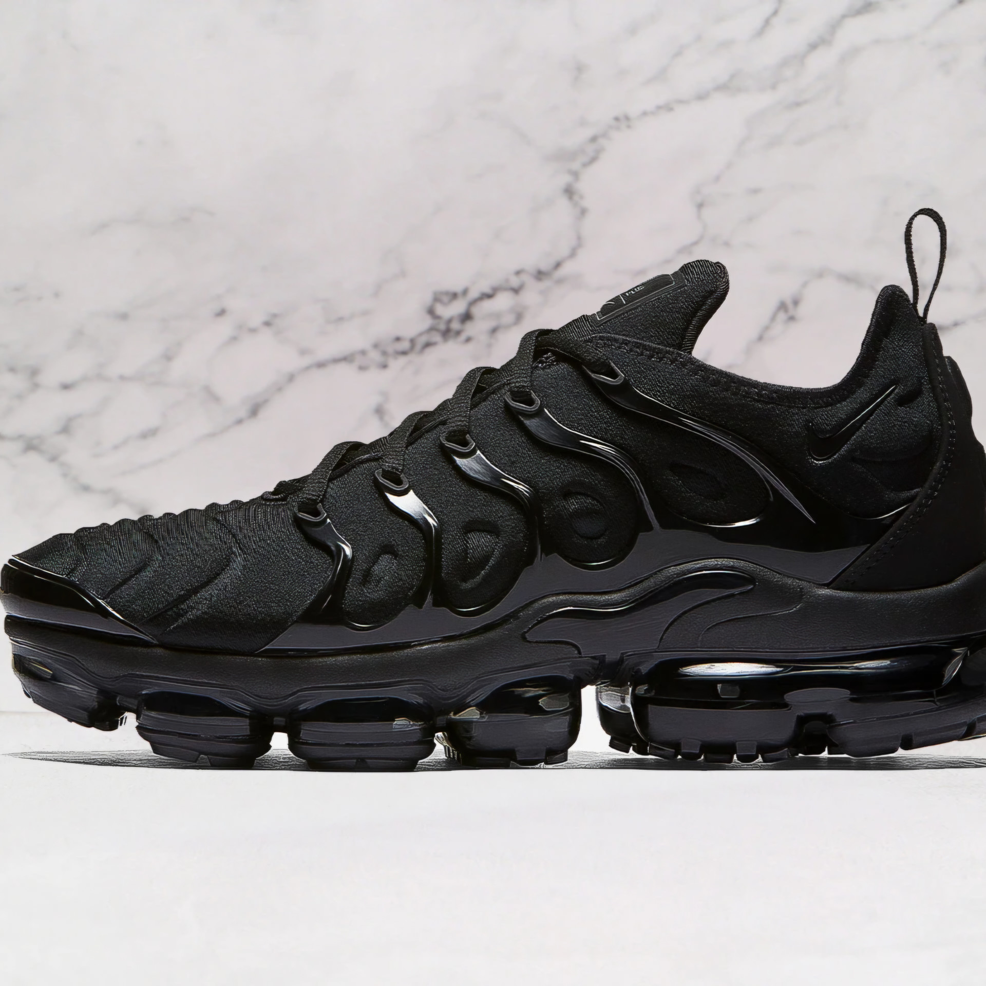 Air Max Vapormax Plus Triple Black