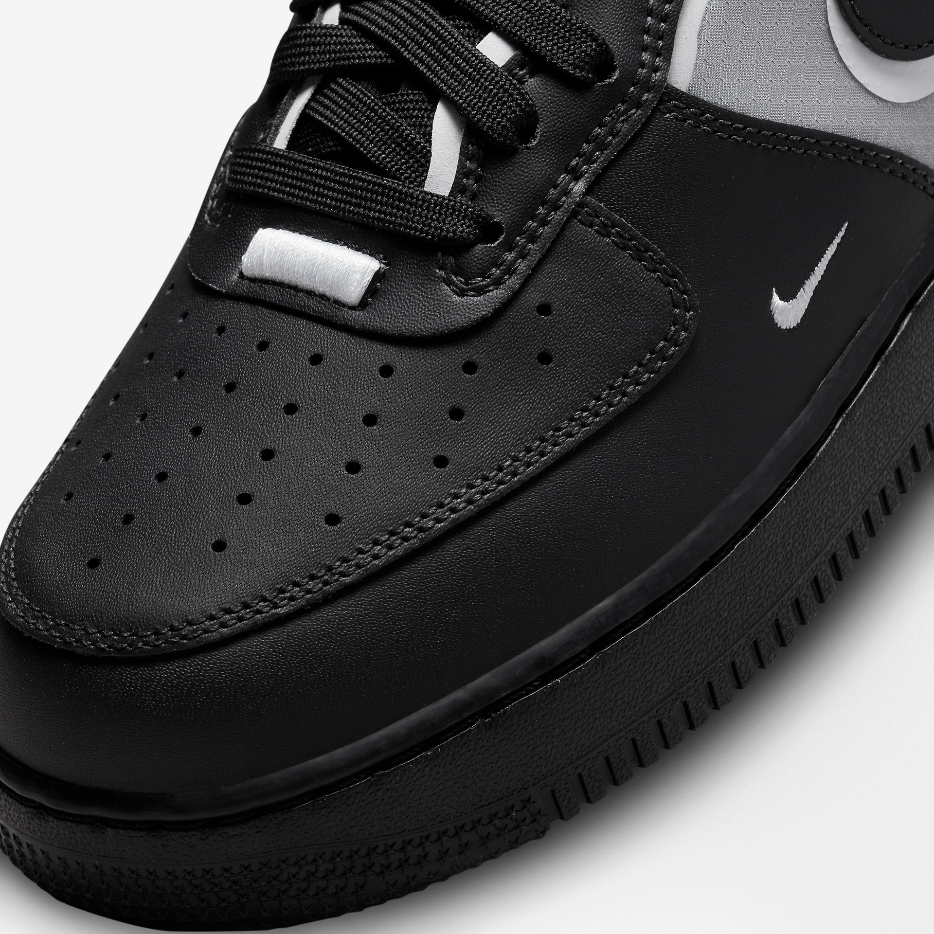 Air Force 1 Low React Black White