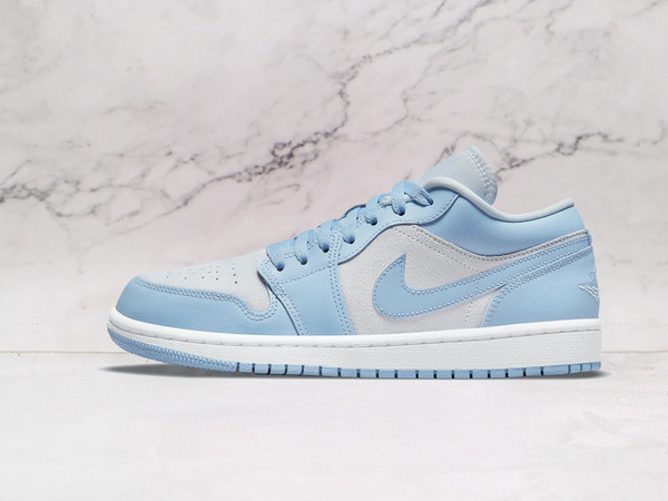 Air Jordan 1 Low 'Football Grey Aluminum' – Elegant Women's Sneaker Air Jordan 1 Low 'Football Grey Aluminum' – Elegant Women's Sneaker