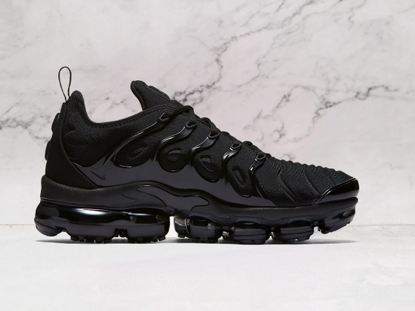 Nike Air VaporMax Plus Triple Black (924453-004)—VaporMax Air, blackout sole