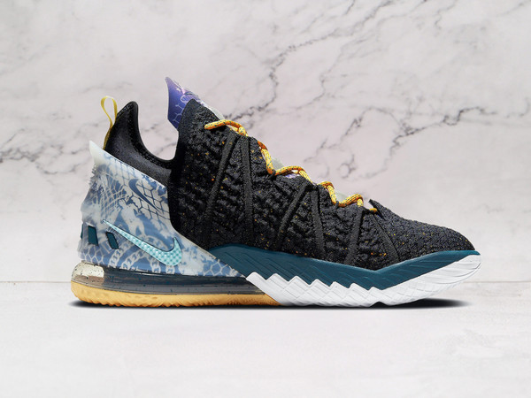 LeBron 18 Reflections Flip – Knitposite Upper & Zoom Air Cushioning