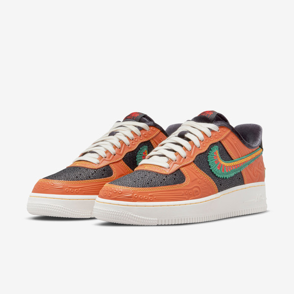 Air Force 1 ‘07 LX Siempre Familia