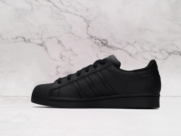Adidas Black Superstar – Iconic Design
