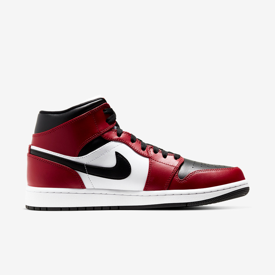 Air jordan 1 Mid Chicago toe