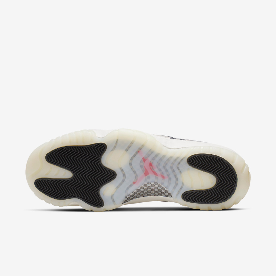 Air Jordan 11 Retro Low Light Bone Snakeskin