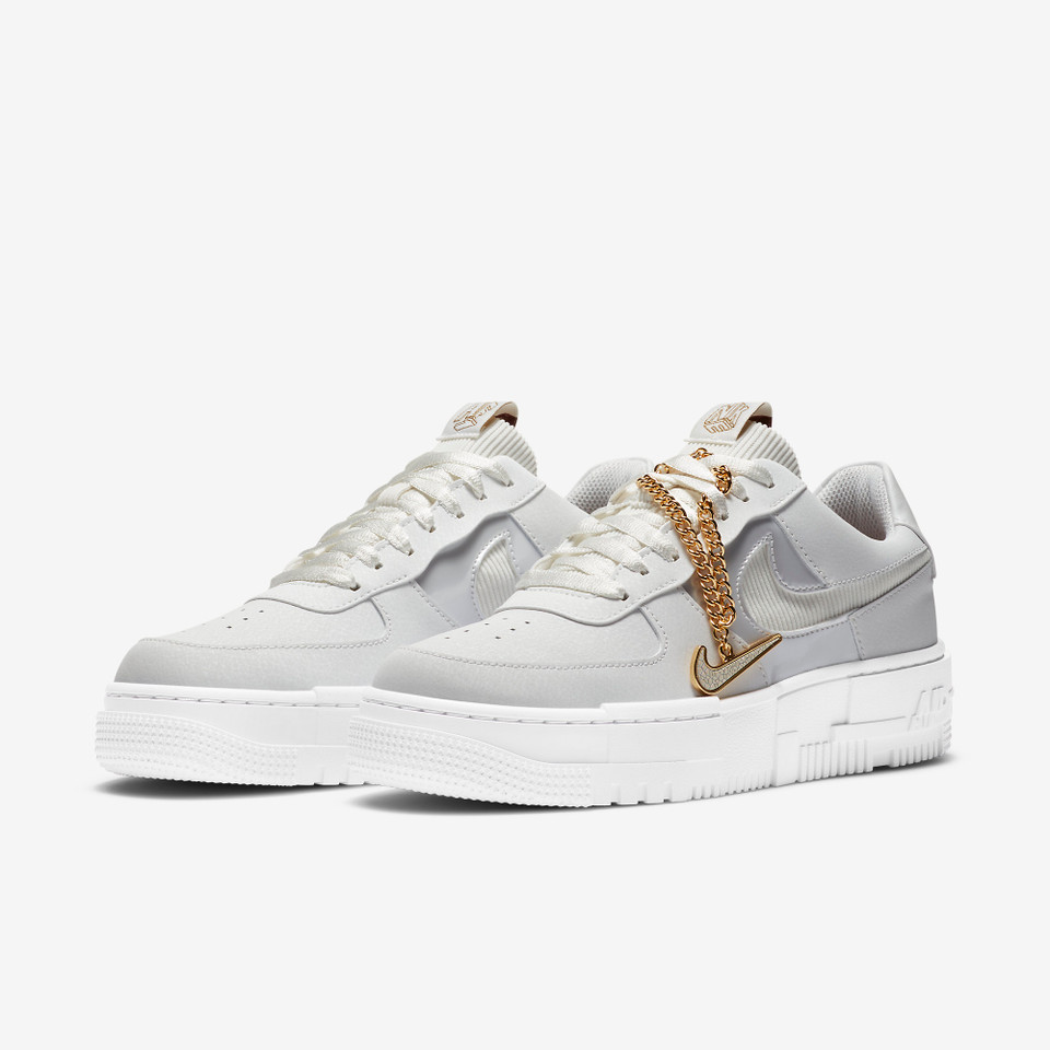 Air force 1 Pixel Summits white