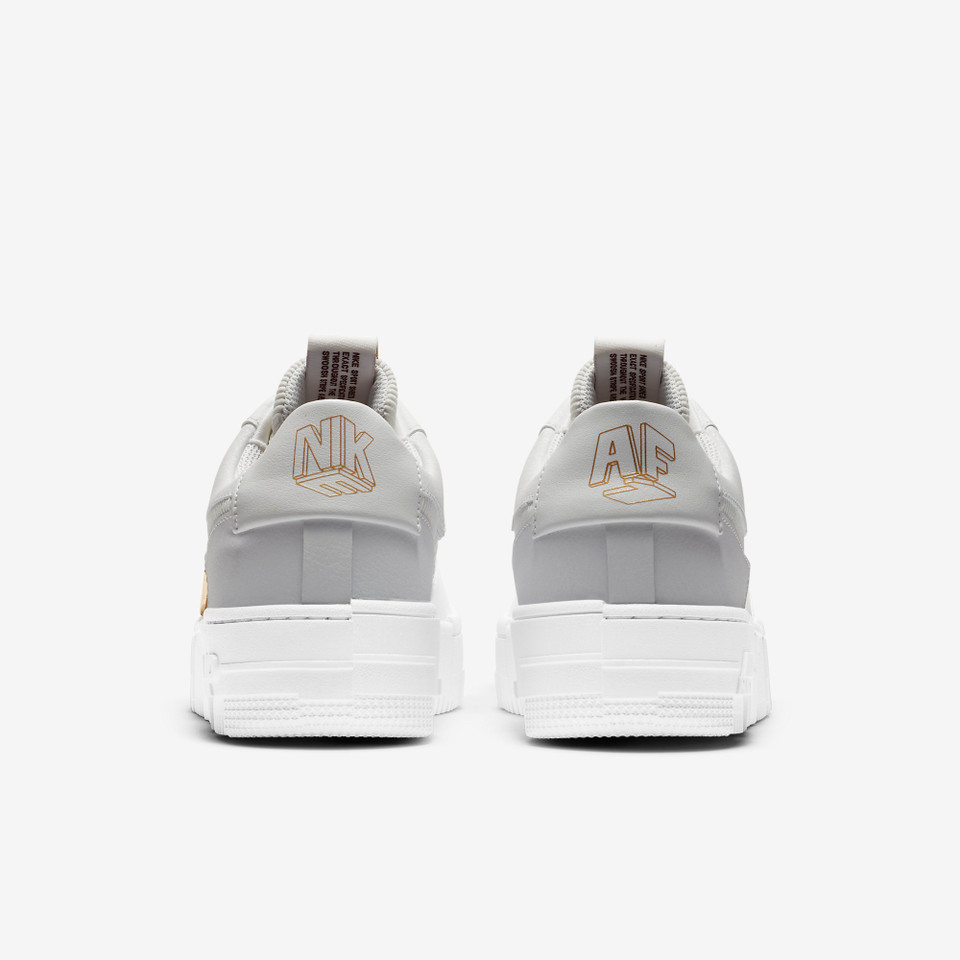 Air force 1 Pixel Summits white