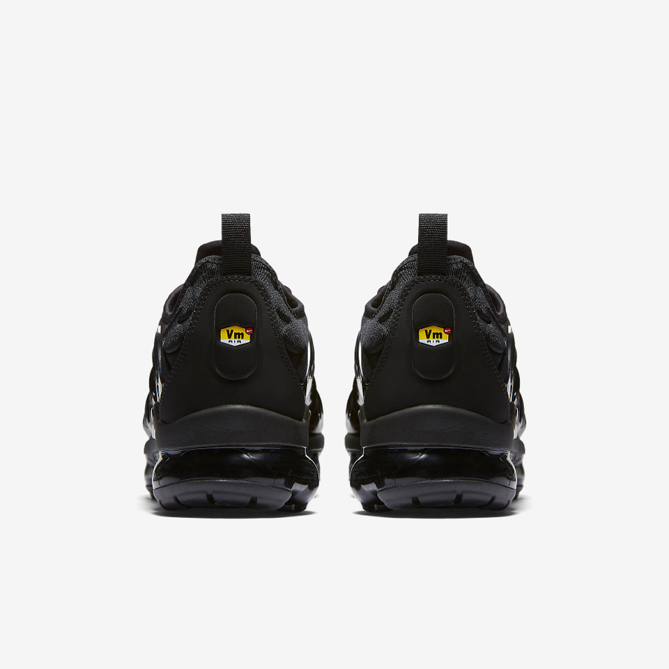 Air Max Vapormax Plus Triple Black