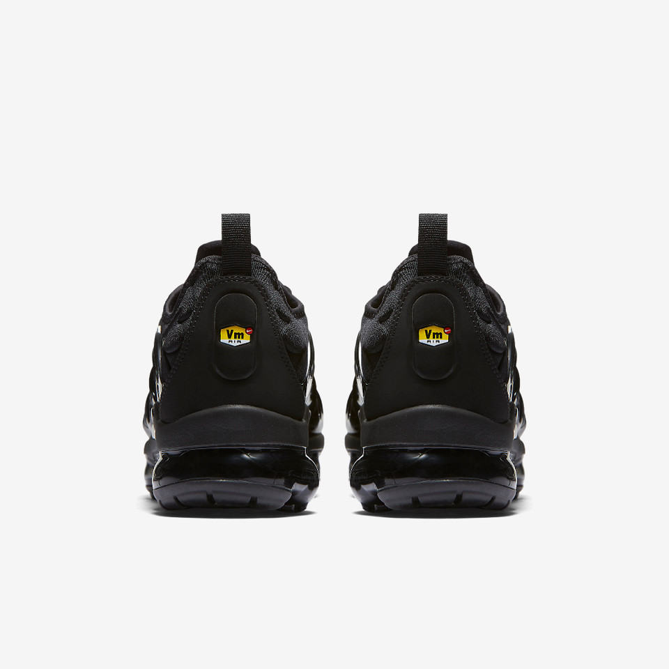Air Max Vapormax Plus Triple Black