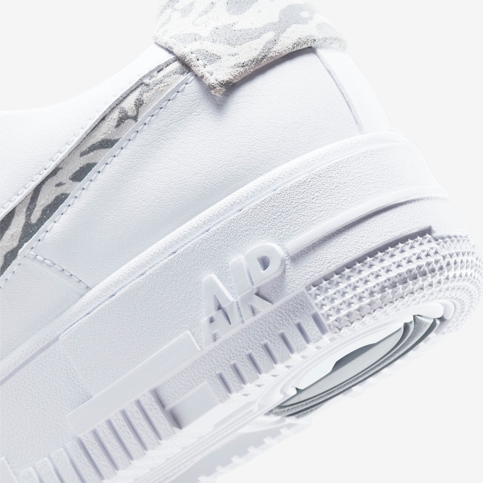 Air Force 1 Pixel SE White Zebra