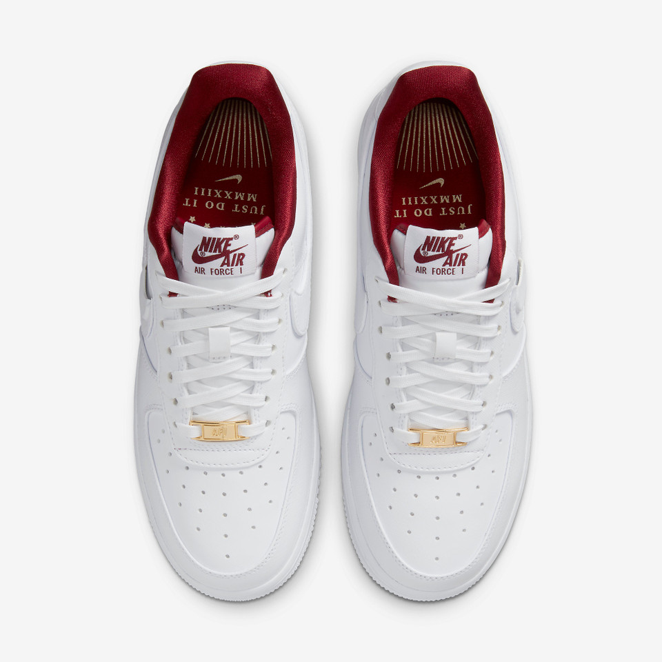 Air Force 1 Low '07 SE Just Do It Summit White Team Red