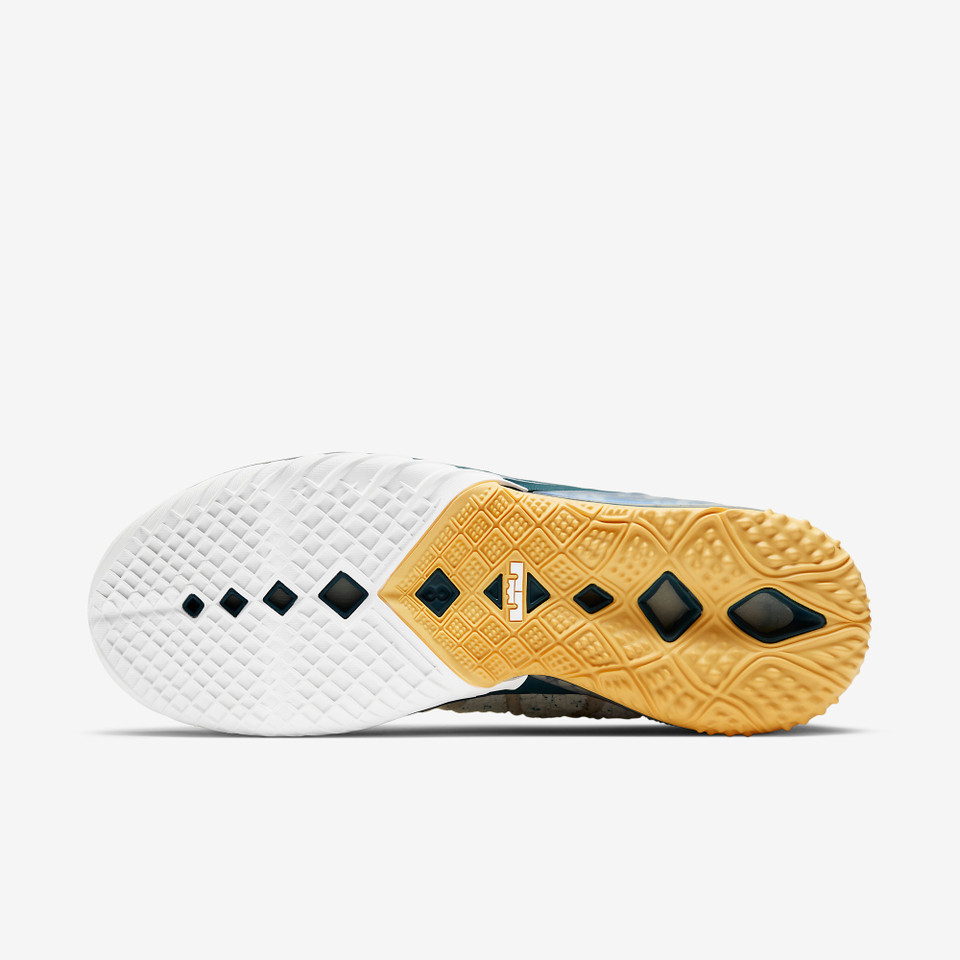 LeBron 18 Reflections Flip