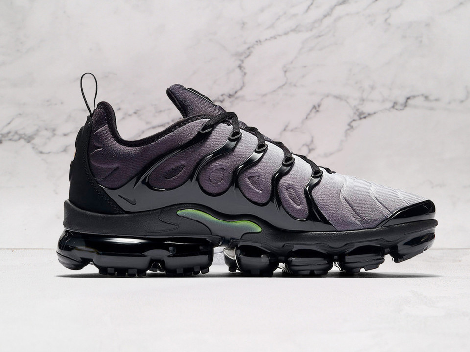 VaporMax Black Volt – Neon Green Accents & Air Sole