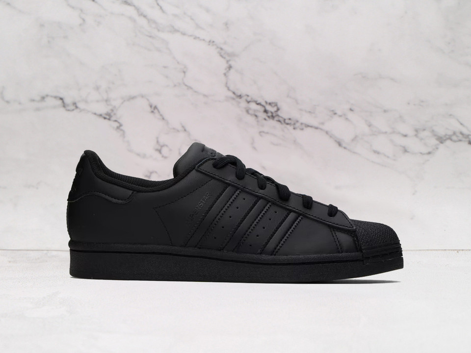 ADIDAS Black Superstar Sneakers – Sleek Black Shell Toe ADIDAS Black Superstar Sneakers – Sleek Black Shell Toe