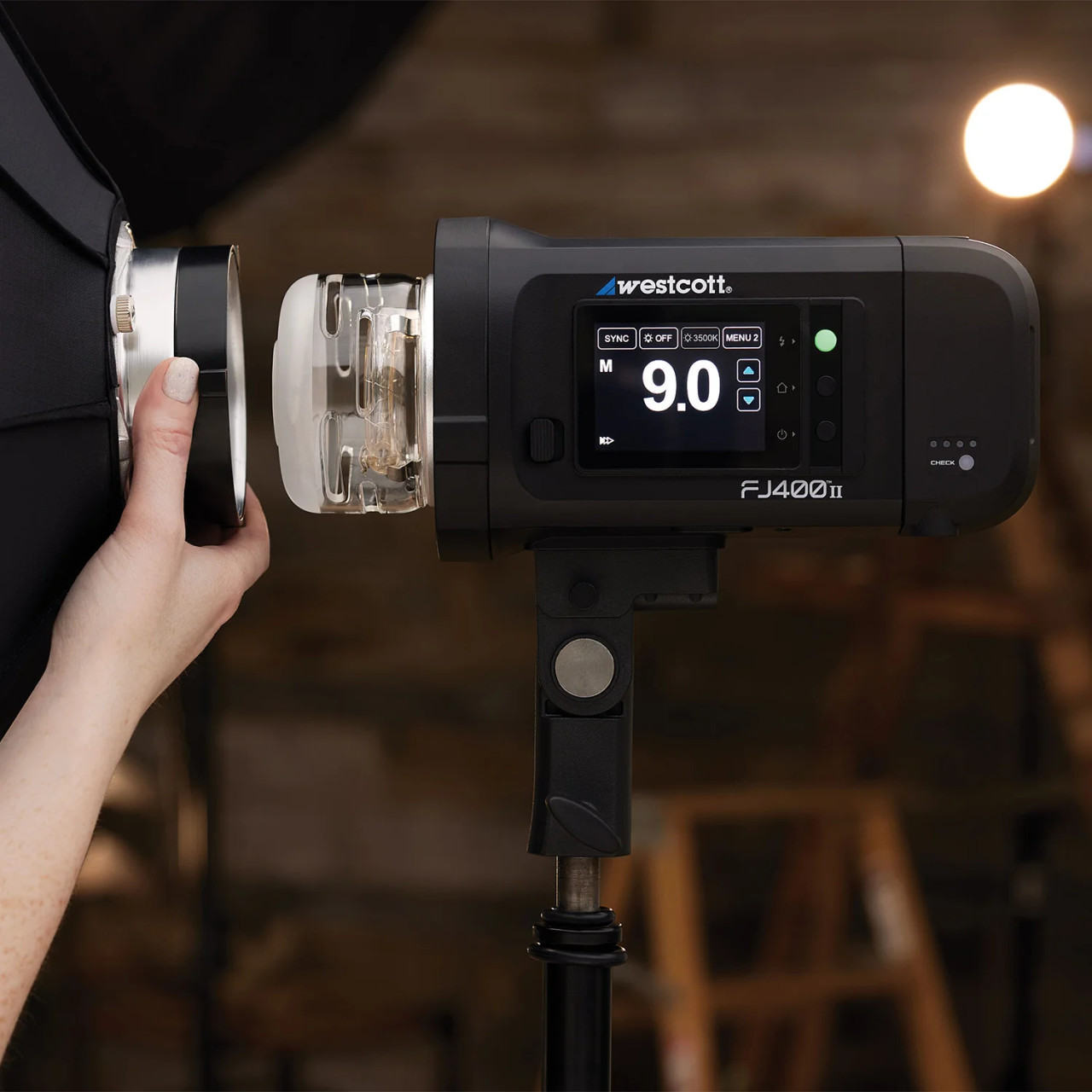 WESTCOTT FJ400 II TOUCHSCREEN STROBE W/FJ PRO BATTERY