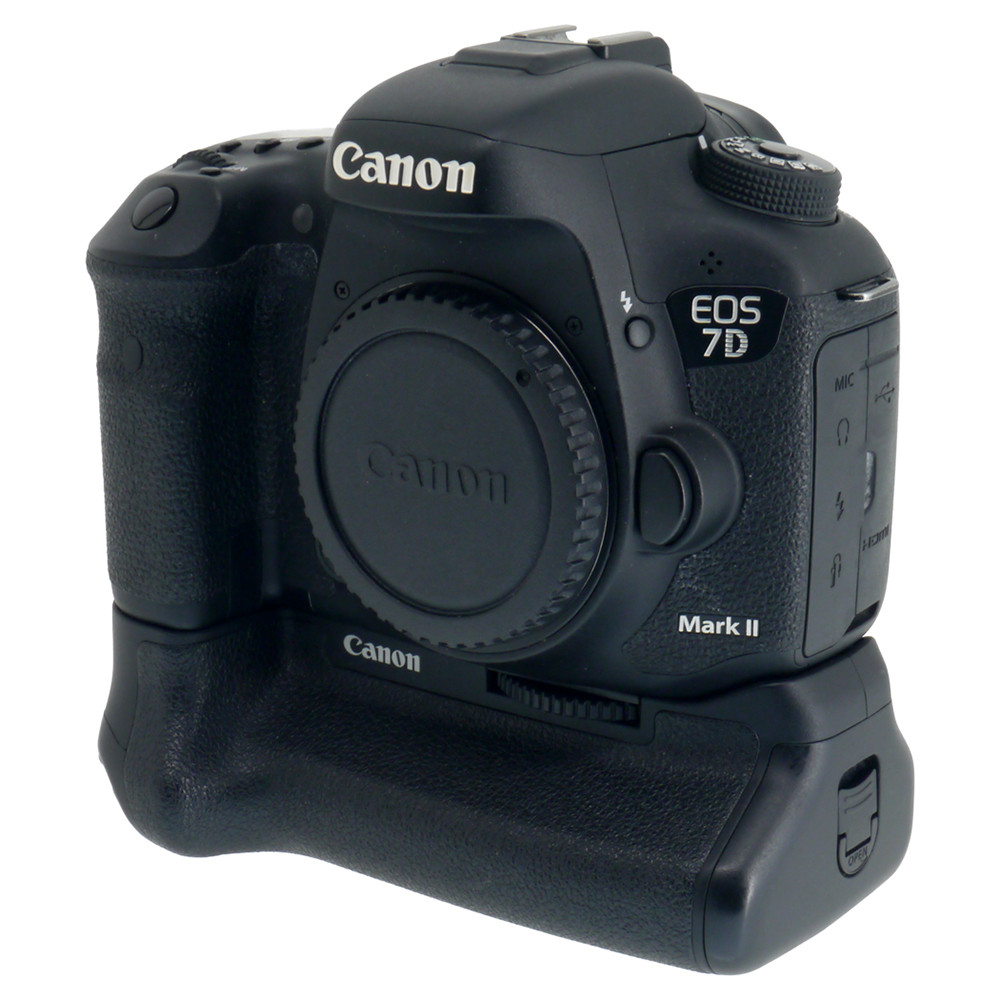 USED CANON EOS 7D MARK II W/ GRIP