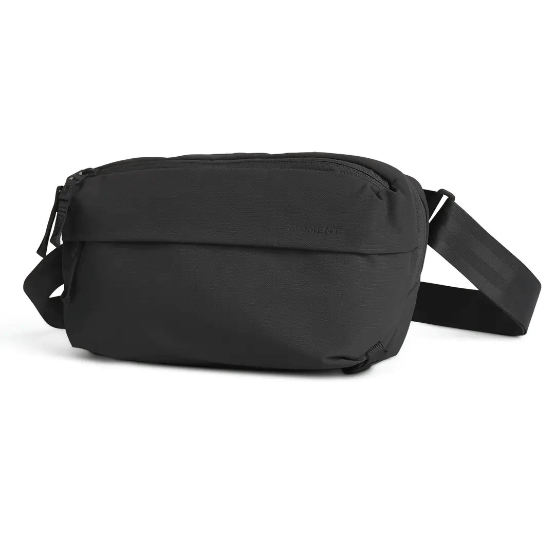 MOMENT EVERYTHING SLING - 4L (BLACK)