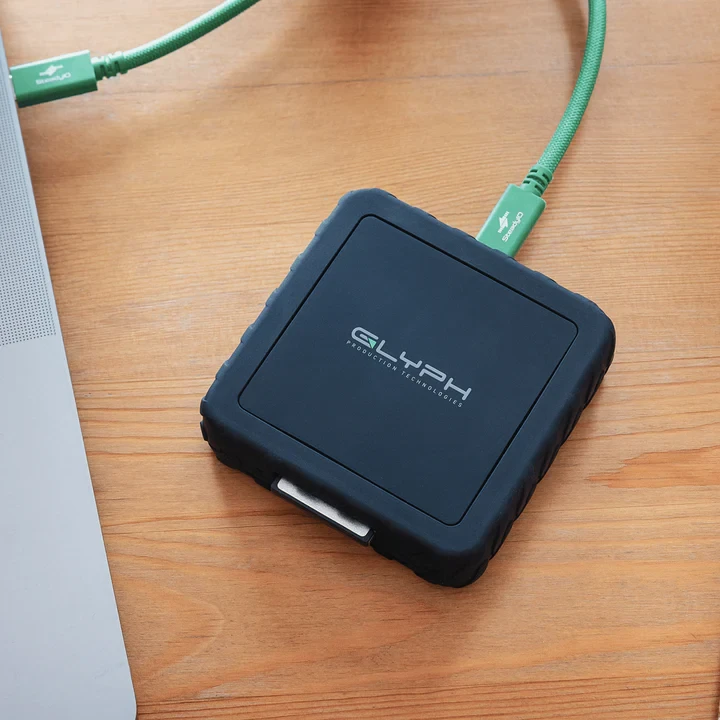 GLYPH CAPTURE+ CFEXPRESS TYPE B USB4 CARD READER