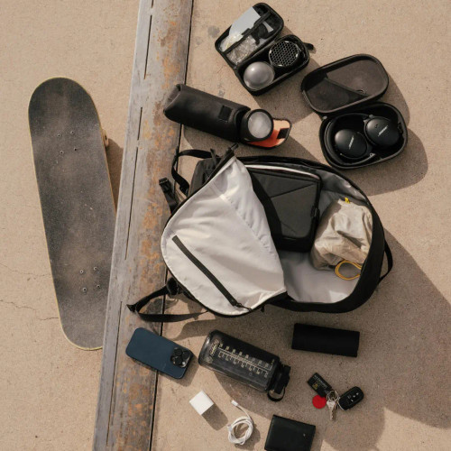 MOMENT EVERYTHING TRAVEL PACK - 28L (BLACK)