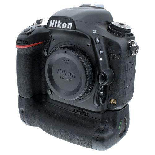 USED NIKON D750 W/GRIP