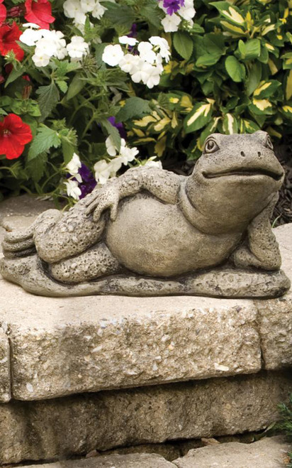 Hugo Frog Statue