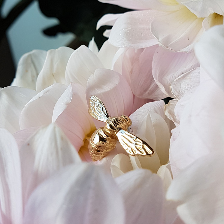 Honey Bee Pendant Gold 18K