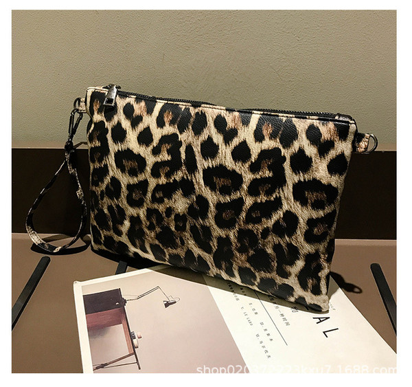 Print Envelope Chain Bag