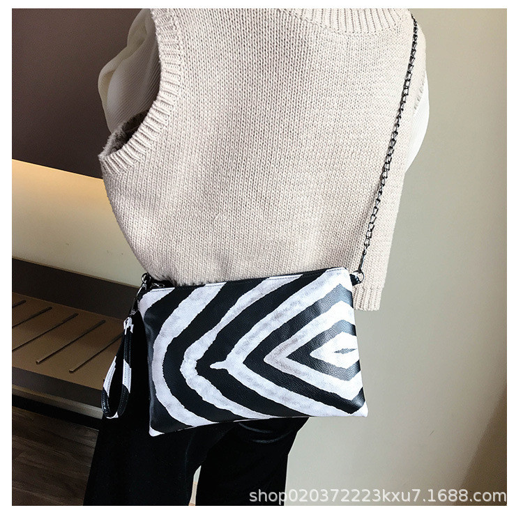 Print Envelope Chain Bag