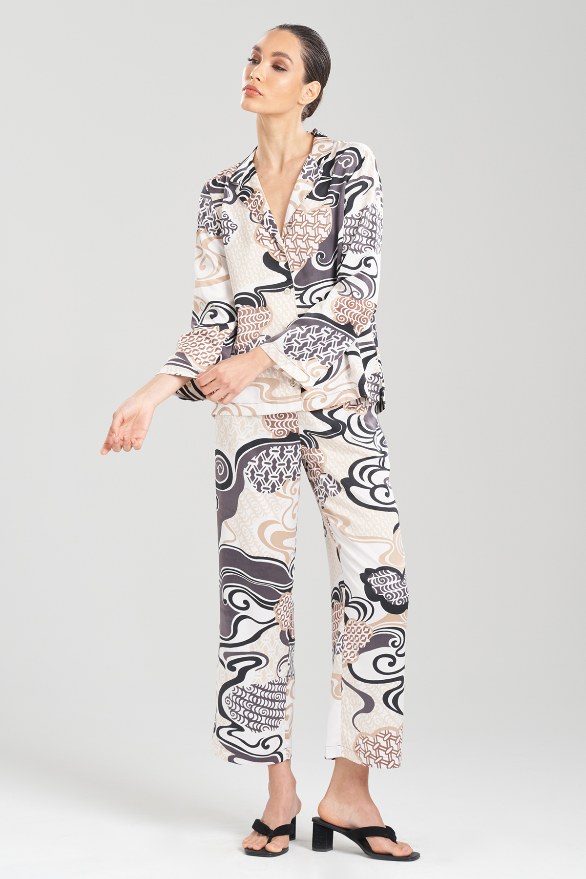 Natori, Intimates & Sleepwear