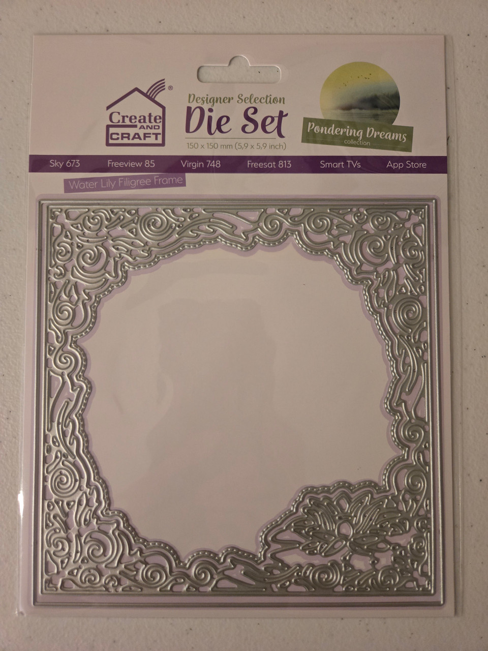 Studio Light- Pondering Dreams- Die Set- Water Lily Filigree Frame