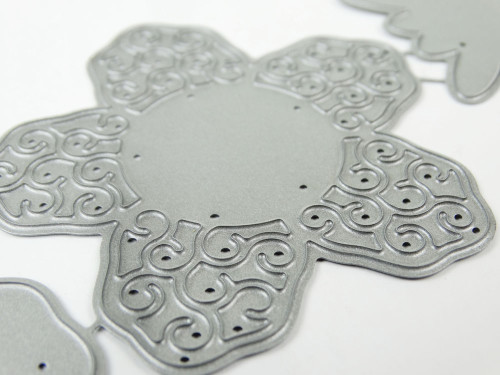 Tattered Lace Lavish Blooms Aster D284 Cutting Dies