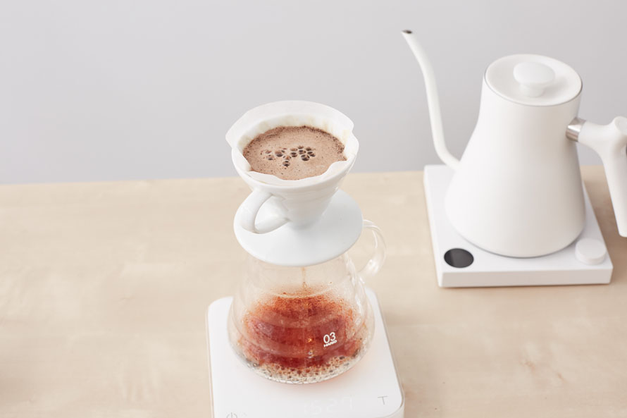 V60 blooming on an Acaia Pearl