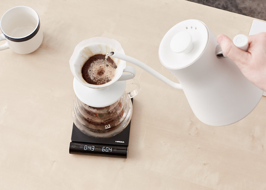 A brewing V60 with Stagg EKG and Hiroia Jimmy