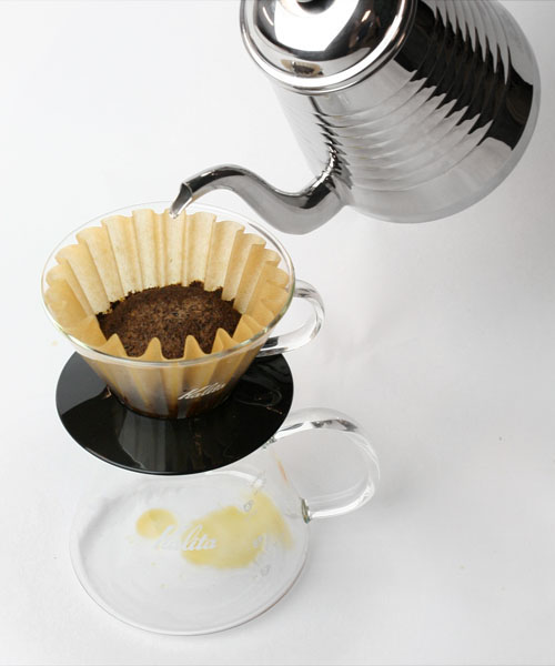 The Kalita Wave brewing method works best with a slow and precise pour-rate kettle like the Kalita Wave Pot. Kalita Wave Dripper