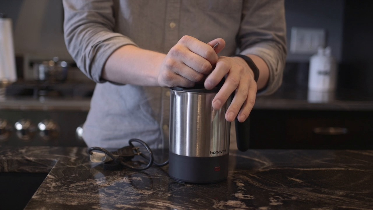 Video Overview | Bonavita Dual Voltage Travel Kettle