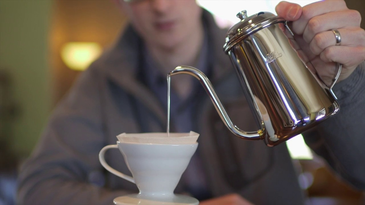 Kalita Thin Spout Kettle - Controlled Pour-Rate for Pourover Coffee