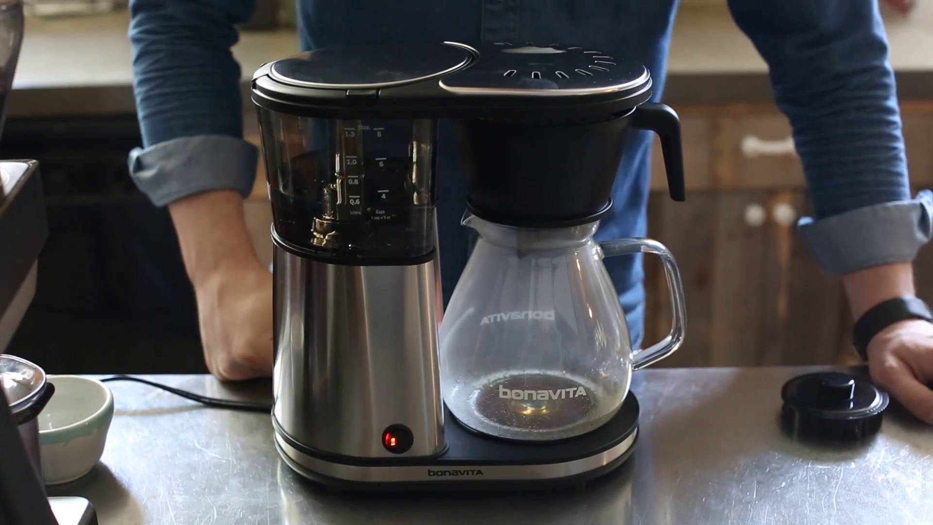 Video Overview  Bonavita BV1901GW 8-Cup Coffee Maker w/ Hot Plate - Prima  Coffee Equipment