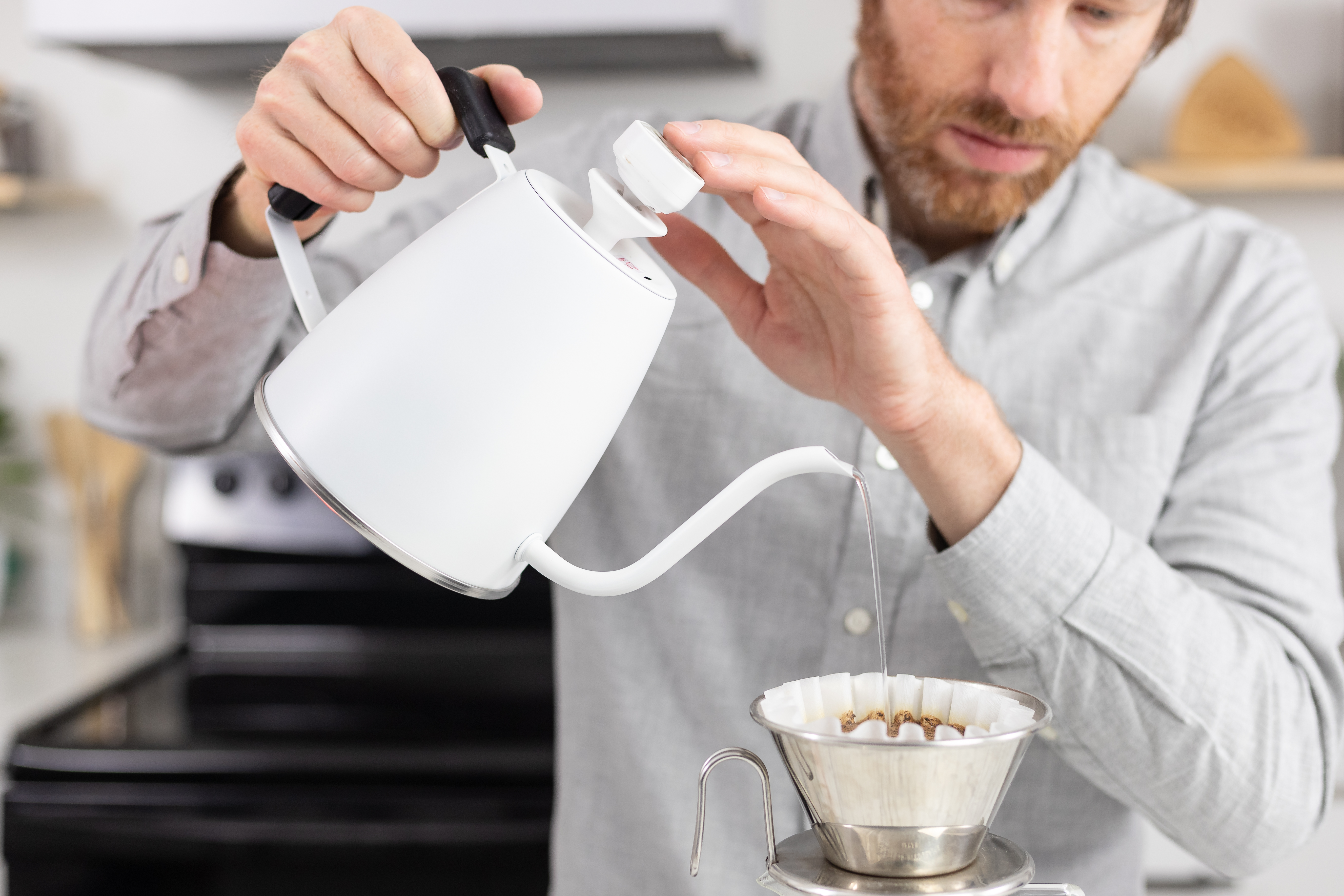 https://cdn11.bigcommerce.com/s-6h7ychjk4/product_images/uploaded_images/hario-smart-g-kettle-styled-14.jpg