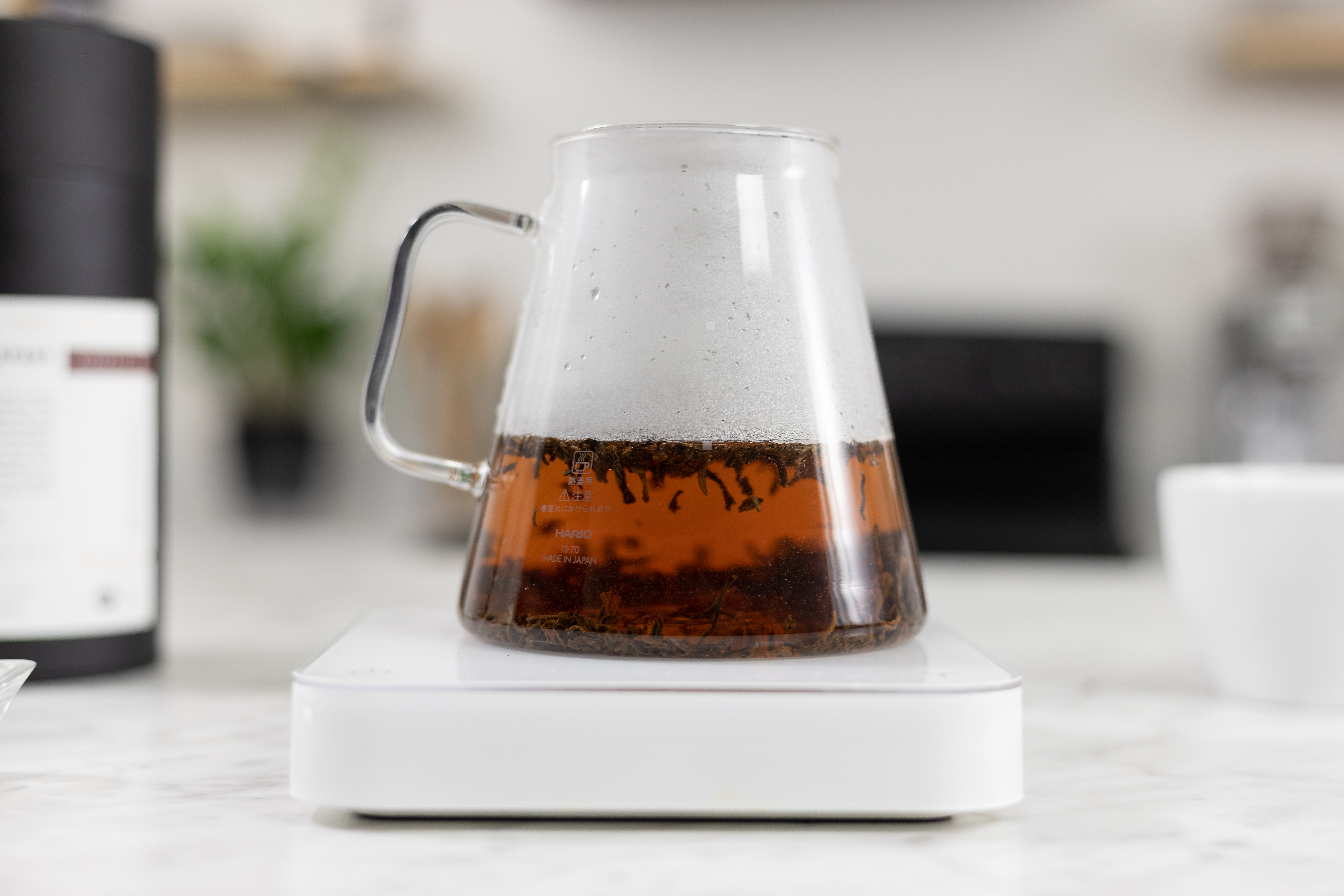 Hario Clear Teapot steeping tea leaves